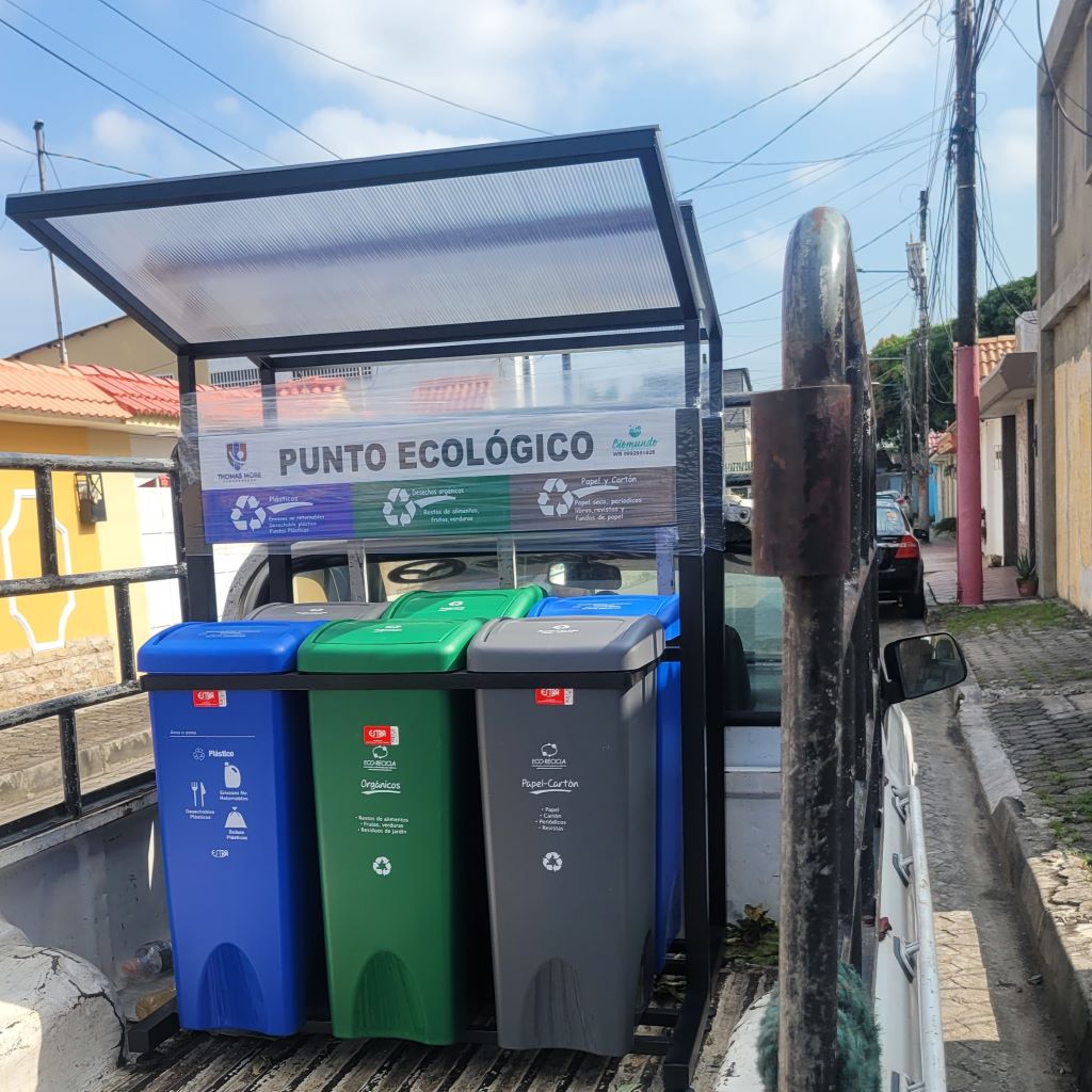 Punto Ecológico de 53 litros tres tachos.